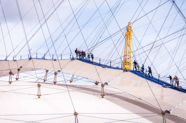 up at the 02 - millennium dome imagens e fotografias de stock