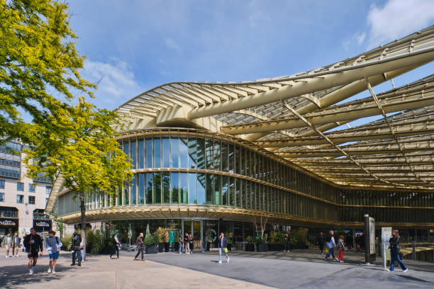 Forum des Halles Paris, France - May, 2022:  Forum des Halles (designed by Patrick Berger and Jacques Anziutti) - a modern shopping mall. Architectural details of Chatelet les Halles berk stock pictures, royalty-free photos & images