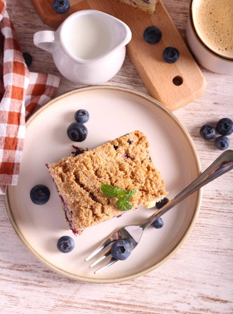 istock Classic blueberry buckle cake – crumble topping berry cake 1414833350