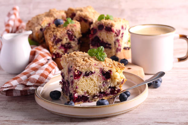 istock Classic blueberry buckle cake – crumble topping berry cake 1414833737