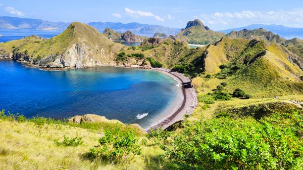 istock the stunning Padar island beach 1414891899