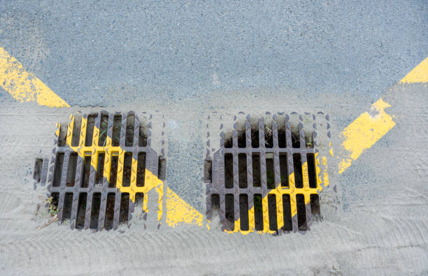 istock Yellow lines on channel gating 1414932126