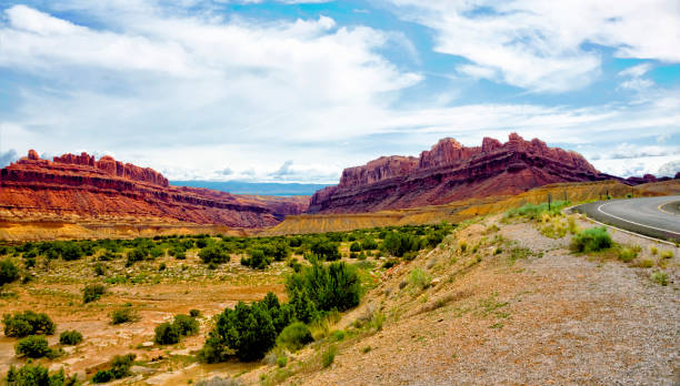 istock Road with a Beautiful Desert Landscape-Southern Utah 1414981969