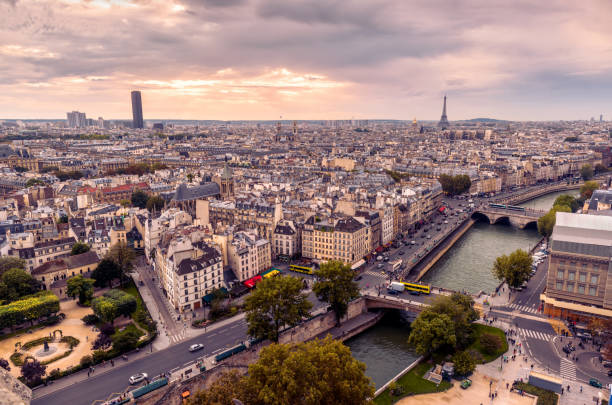 vista di parigi dalla cima di notre dame al tramonto, francia - paris france panoramic seine river bridge foto e immagini stock