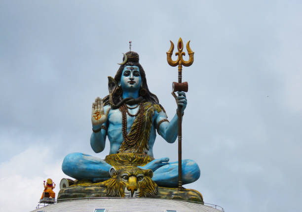 estatua del señor shiva, pumdikot, pokhara, la estatua más alta de shiva en nepal. - shiva fotografías e imágenes de stock