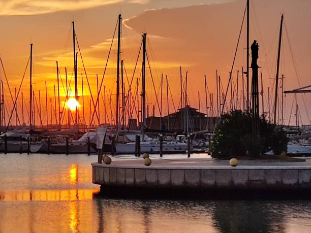 istock Sunset to Italy 1415030777
