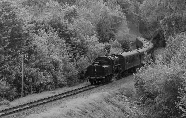 istock A steam engine pulls a train round a bed on the Severn Valley Railway 1415053058