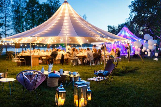 colorful wedding tents at night - casa de jardim ou parque imagens e fotografias de stock