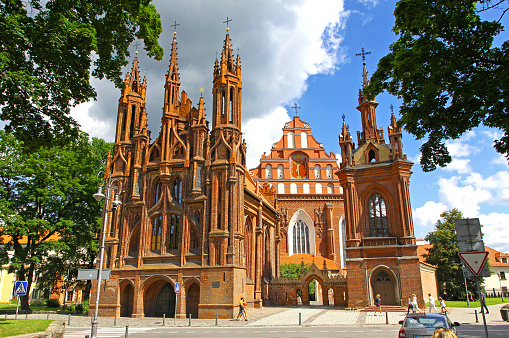 Iglesia de Santa Ana e Iglesia Bernardina en Vilna, Lituania photo