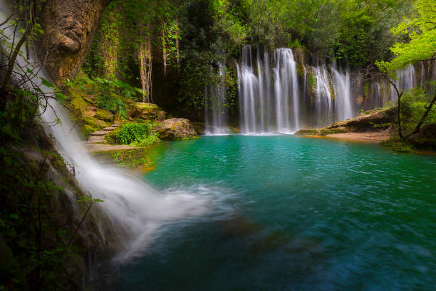 famosas cascadas de kursunlu en antalya, turquía - waterfall antalya turkey forest fotografías e imágenes de stock