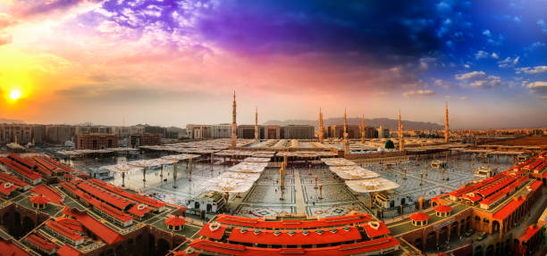 медина, аль-медина аль-мунаввара, саудовская аравия - koran muhammad night spirituality стоковые фото и изображения