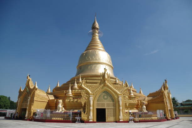 istock Maha Wizaya Pagoda in Yangon 1415131080