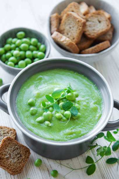 istock Fresh vegetable soup made of green peas 1415138694