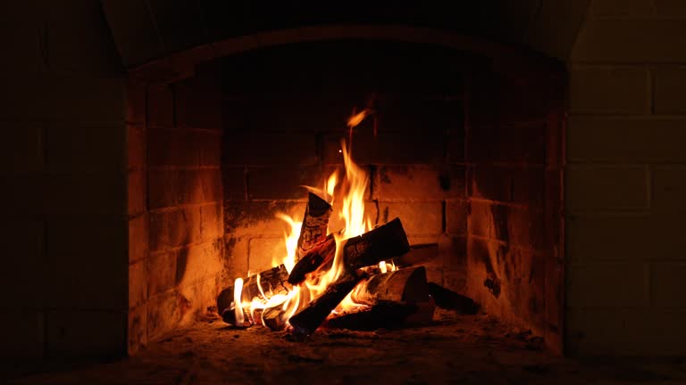 Cozy Relaxing Fireplace. TV Screen Saver. A Looping Clip of a Fireplace. Log Fire.