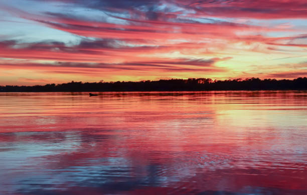 aqua blue sky и red cloudscape - coral water sunset usa стоковые фото и изображения