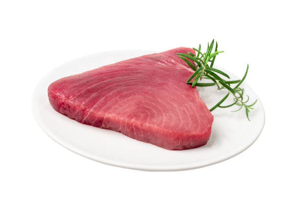 bistecca di tonno crudo isolata - tuna seared tuna steak prepared ahi foto e immagini stock