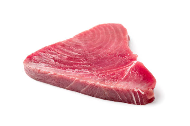filete de atún crudo aislado - tuna tuna steak raw freshness fotografías e imágenes de stock