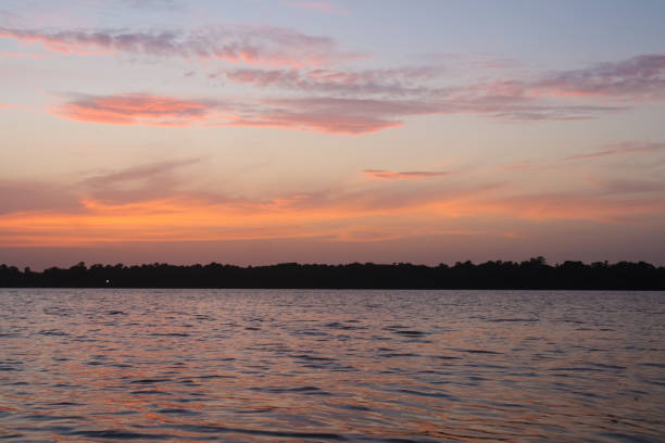고요한 호수 하늘 - coral water sunset usa 뉴스 사진 이미지