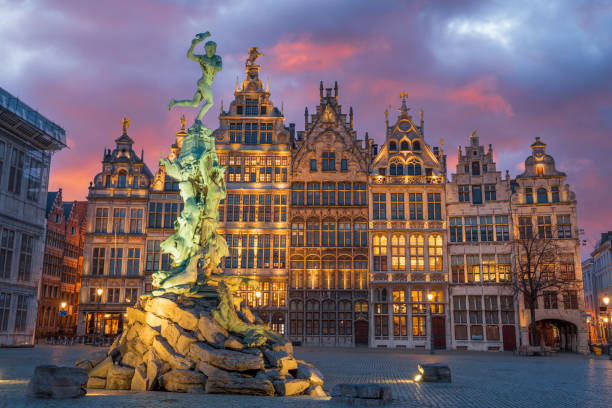 grote markt de amberes, bélgica - región de bruselas capital fotografías e imágenes de stock