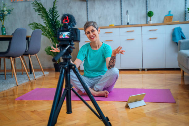 istock Woman live streaming about exercising 1415217915