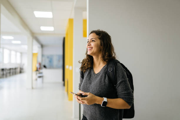 portret uśmiechniętego studenta - chuć zdjęcia i obrazy z banku zdjęć