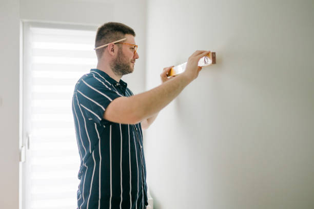 istock Young man renovating his home 1415239306