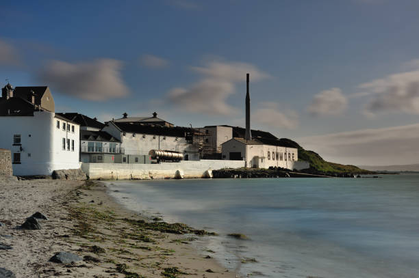 Bowmore Distillery A view of the Bowmore distillery on the Isle of Islay bowmore whisky stock pictures, royalty-free photos & images