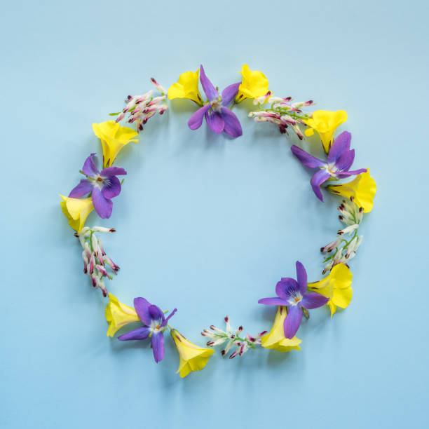 istock Wreath of Winter Wildflowers 1415242545