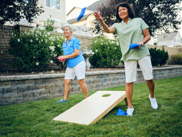 backyard party gra cornhole bean bag toss game - cornhole leisure games outdoors color image zdjęcia i obrazy z banku zdjęć