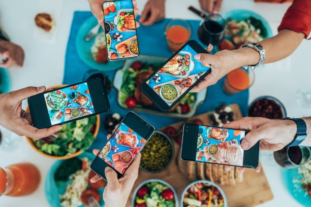 istock Taking a photo of food 1415260654