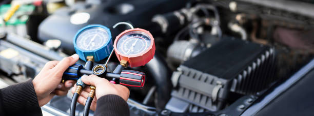 istock Car air conditioner check service, leak detection, fill refrigerant.Device and meter liquid cooling in the car by specialist technicians. 1415307721