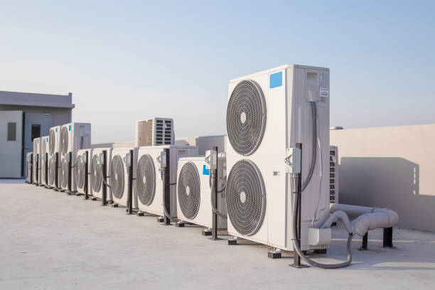 air conditioning (hvac) on the roof of an industrial building - condenser imagens e fotografias de stock