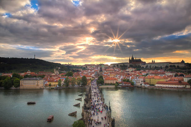 praga, czechy, jest jednym z najpiękniejszych miast na świecie. - prague czech republic charles bridge famous place zdjęcia i obrazy z banku zdjęć