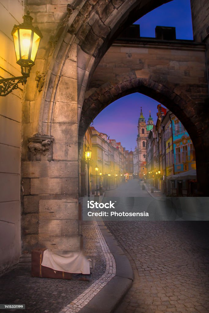 Prague, Czech Republic, is one of the most beautiful cities in the world. Beautiful early morning dawn twilight at the famous medieval Charles Bridge that crosses the Vltava river. Prague or Praha, Czech republic. Hradcany Castle Stock Photo