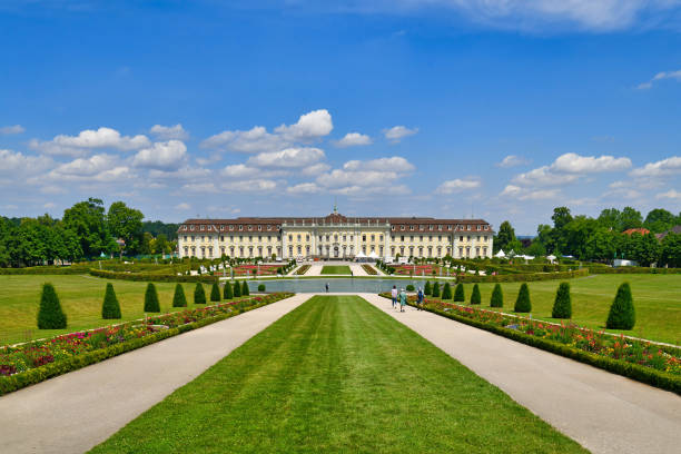 ludwigsburg, alemanha - jardim de estilo barroco e palácio residencial em ludwigsburg - ludwigsburg - fotografias e filmes do acervo