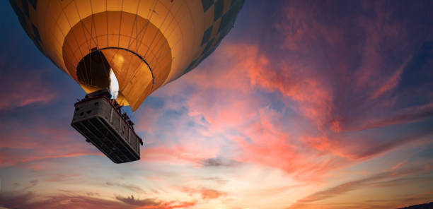 istock Hot air balloon 1415372257