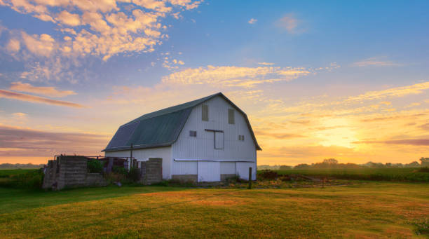 istock Old Barn at Sunrise-Fulton County,Indiana 1415381271
