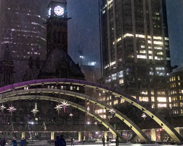 istock Snowy night in the city 1415387654