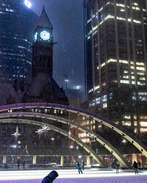 istock Snowy night in the city 1415387691