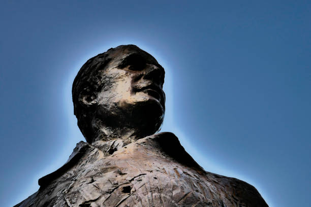 istock A statue in the city 1415403645