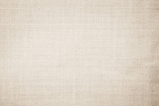 juta hessian sackcloth burlap canvas tecido padrão de fundo em claro creme bege cor marrom em branco. linho de fibra natural e textura de pano de algodão como vazio limpo para decoração. - textile industry - fotografias e filmes do acervo