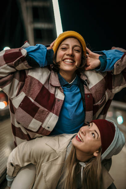 istock Best friends out at night 1415521136