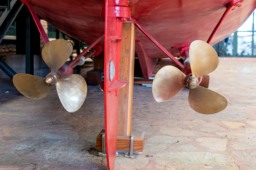 Double ship propeller and rudder