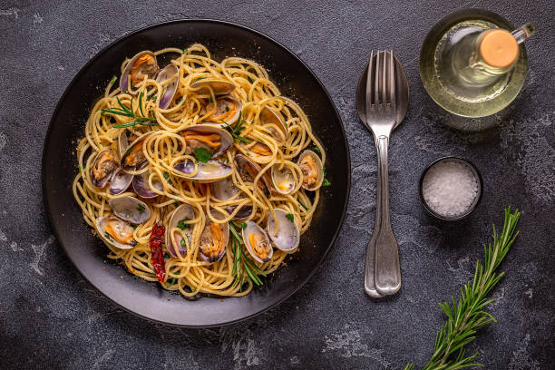 istock Seafood pasta with clams Spaghetti alle Vongole. 1415571907