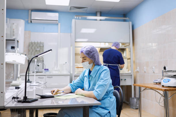 istock Scientists work in the laboratory. Remove the biomaterial from the freezer 1415608301
