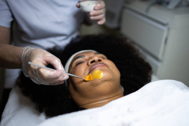 istock Applying facial mask in a beauty spa 1415615019