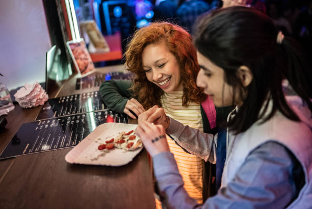 istock Friends eating pizza outdoors at night 1415631358