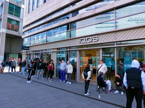 IQOS store in Frankfurt am Main, Germany Frankfurt am Main, Germany - May 10, 2022: IQOS store iqos e cig stock pictures, royalty-free photos & images