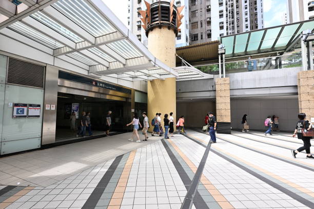 4,600+ Hong Kong Mtr Station Stock Photos, Pictures & Royalty-Free Images - iStock | Hong kong station, Hong kong train station, Central station hong kong
