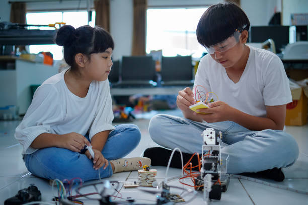 istock Asian boys and girls working on technology experiment project at school,technology concept, 1415713773